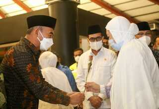 Kemendagri Serahkan 59 Akta Kematian Jemaah Haji Indonesia pada Keluarga