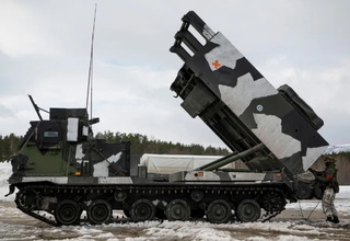 Ukraina Terima Pasokan Senjata Peluncur Roket Ganda M270