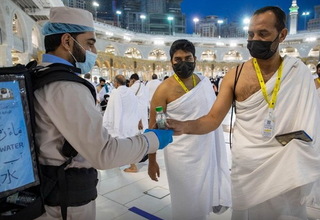 Masjidil Haram Bagikan 12 Juta Liter Air Zamzam untuk Jemaah