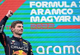Verstappen Menangi GP Hungaria, Duo Mercedes Tembus Podium