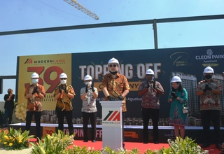 Modernland Realty Topping Off Cleon Park Apartment di JGC