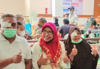 65 Lansia Mengikuti Operasi Gratis Katarak di Bekasi
