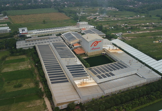 Setelah Resmikan Pabrik Baru, Arwana Citramulia Operasikan PLTS Atap