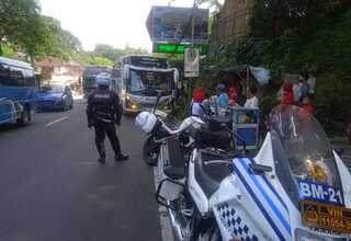 2 Bus Mogok di Puncak, Polisi Berlakukan Kebijakan Satu Arah