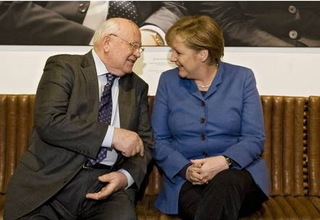 Angela Merkel: Mikhail Gorbachev Mengubah Hidup Saya