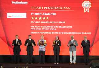PTBA Raih 3 Penghargaan di Ajang TOP GRC Awards 2022