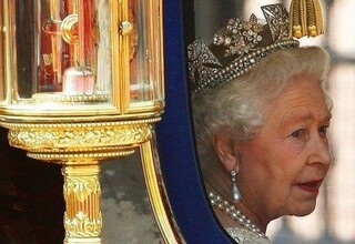 Warisan Ratu Elizabeth: Memastikan Monarki Selamat di Era Perubahan Cepat
