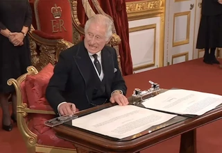 Video Viral, Raja Charles Marah saat Upacara Proklamasi