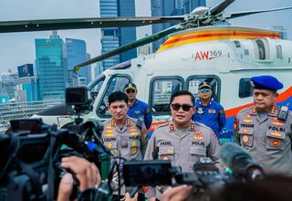 Kapolda Metro Jaya Fadil Imran Patroli Udara