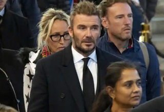 Demi Ratu Elizabeth, David Beckham Berbekal Donat Antre 13 Jam