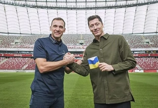 Robert Lewandowski Pakai Ban Kapten Warna Ukraina di Piala Dunia