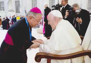 Bertemu di Vatikan, Uskup Mandagi Undang Paus Fransiskus ke Merauke