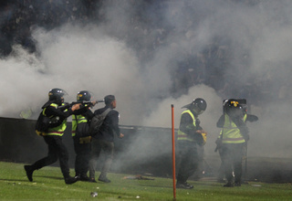 Tragedi Kanjuruhan, Kapolri Pastikan Dalami Penggunaan Gas Air Mata di Stadion