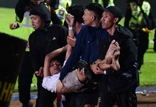 Tragedi Kanjuruhan, Barcelona hingga Federasi Sepak Bola Malaysia Sampaikan Duka Cita