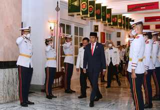 Presiden Jokowi Pimpin Upacara Parade Senja di Kementerian Pertahanan