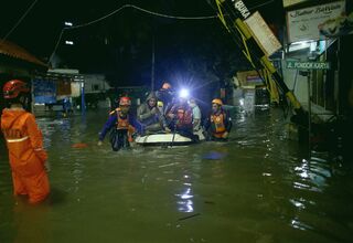 Ciliwung Meluap, 6 Pintu Air di Jakarta Waspada Banjir