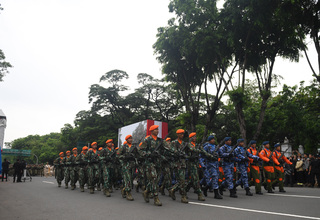 HUT Ke-77 TNI, Jokowi Saksikan Defile Alutsista di Depan Istana Merdeka