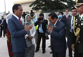 Presiden Jokowi dan Ibu Iriana Tinggalkan Phnom Penh Menuju Tanah Air