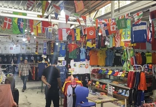 Semarak Piala Dunia Qatar Terasa di Pasar Baru Jakarta