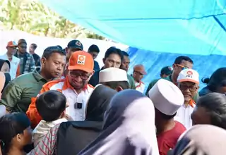 Salim Segaf Salurkan Bantuan dari Anggota PKS untuk Korban Gempa Cianjur