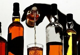17 Orang Tewas di India Akibat Tenggak Minuman Keras Oplosan