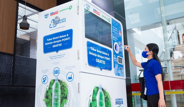 Danone-Aqua dan Alfamart Luncurkan Reverse Vending Machine