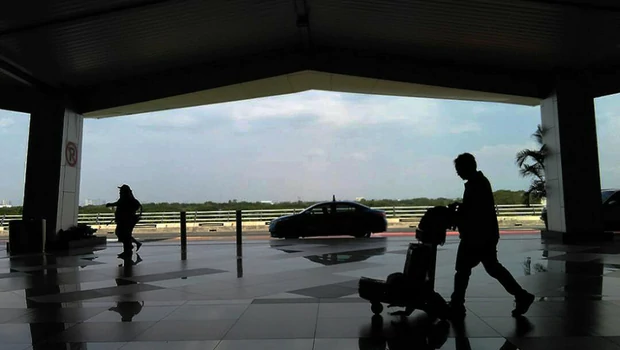 Suasana di luar Terminal 3 Bandara Soekarno-Hatta, Tangerang, Banten.