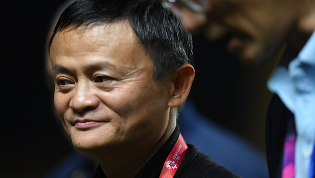 Executive Chairman Alibaba Group Jack Ma saat menghadiri acara pemberian medali kejuaraan sepak bola wanita Asian Games 2018 di Stadion Gelora Sriwijaya Jakabaring, Palembang, Sumatera Selatan, Jumat 31 Agustus 2018.