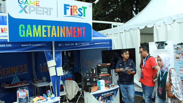Booth First Media di Piala Presiden eSports Indonesia, Jakarta, Minggu, 31 Maret 2019. Dukungan yang diberikan oleh First Media pada turnamen eSports Indonesia berupa sponsor dan official internet provider. 