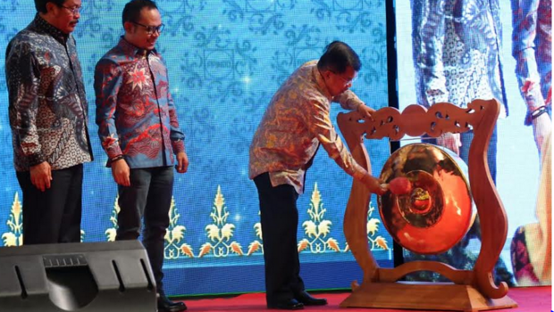 Wapres Jusuf Kalla membuka Rakornas Apindo di Batam, Selasa (2/4/2019).