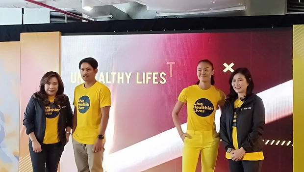 PT Sun Life Financial Indonesia mengajak masyarakat khususnya generasi muda Indonesia untuk menerapkan investasi kesehatan, serta memperkenalkan figur publik sekaligus penggiat kesehatan Ibnu Jamil dan Kelly Tandiono, sebagai duta dari kampanye 'Live Healthier Lives' di Jakarta, Kamis (11/7/2019).