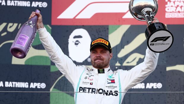 Pembalap Formula-1 Mercedes Valtteri Bottas merayakan kemenangan di GP Jepang, Minggu 13 Oktober 2019.