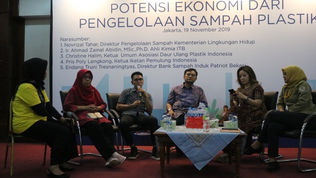 Diskusi publik Potensi Ekonomi dari Pengelolaan Sampah Plastik, yang dilaksanakan Komunitas Plastik Untuk Kebaikan (KPUK) di Jakarta, Selasa, 19 November 2019.
