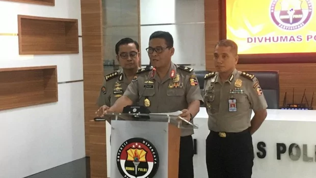 Kepala Biro Penerangan Masyarakat Polri Brigjen Pol Raden Prabowo Argo Yuwono (tengah)