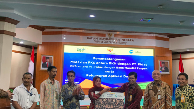PT Bank Mandiri Taspen (Bank Mantap) menandatangani kerja sama peer to peer (P2P) lending dengan PT Fidac Inovasi sebagai langkah memperluas akses pembiayaan ke Aparatur Sipil Negara (ASN), di Jakarta, Rabu (29/1/2020).