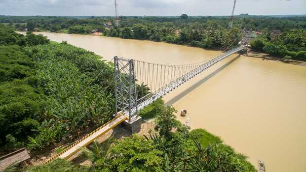 Kementerian Pekerjaan Umum dan Perumahan Rakyat (Kempupera), melalui Direktorat Jendera Bina Marga, menganggarkan Rp 179,4 miliar untuk membangun 38 unit jembatan gantung di 16 provinsi tahun ini.