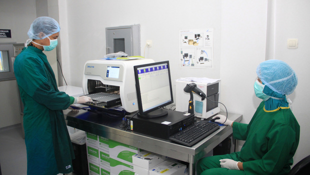 Laboratorium yang memiliki mesin PCR.