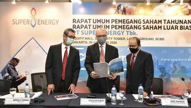 Jajaran Direksi PT Super Energy Tbk (SURE), usai menggelar Rapat Umum Pemegang Saham Tahunan (RUPST) di Jakarta, Rabu (26/8/2020).

