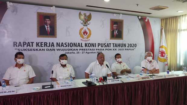 Ketua Umum Komite Olahraga Nasional Indonesia (KONI), Marciano Norman (tengah), saat Rapat Kerja Nasional KONI Pusat Tahun 2020, Kamis, 27 Agustus 2020. 