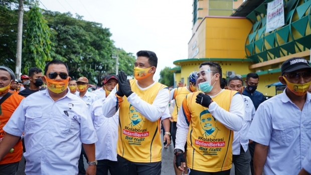 Bobby Nasution saat menghadiri kegiatan Gowes Gembira yang digelar relawan Bona Center di Stadion Teladan Medan, Minggu, 13 September 2020.
