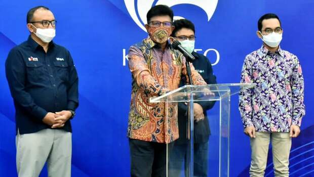 
Menteri Komunikasi dan Informatika (dua dari kiri) memberi keterangan dalam Konferensi Pers Virtual Akselerasi Penyediaan Akses Internet di Puskesmas dan Rumah Sakit di Indonesia dalam Rangka Penanganan Covid-19 dan Pemulihan Ekonomi Nasional, Rabu, 14 Oktober 2020.