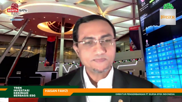 Direktur Pengembangan PT Bursa Efek Indonesia Hasan Fawzi dalam acara Webinar Tren Investasi Kekinian Berbasis ESG live di Beritasatu News Channel di Jakarta, Selasa (26/1/2021).
