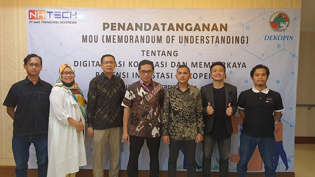 Penandatanganan Memorandum of Understanding (NoU) PT NHC Teknologi Indonesia dengan Dewan Koperasi Indonesia (Dekopin).

