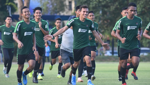 Pemain timnas Indonesia U-23 melakukan sesi latihan di Lapangan G, Komplek Gelora Bung Karno, Jakarta. 
