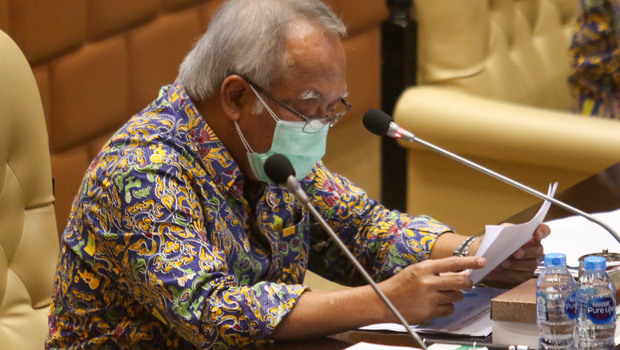 Menteri PUPR Basuki Hadimuljono mengikuti rapat kerja dengan Komisi V DPR di kompleks parlemen, Senayan, Jakarta, Rabu, 17 Maret 2021. 