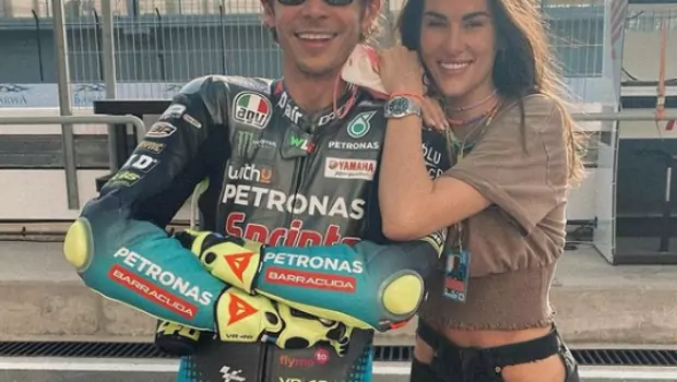 Pembalap MotoGP Valentino Rossi bersama sang kekasih, Francesca Sofia.
