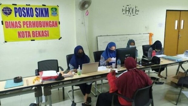 
Dishub Kota Bekasi melayani penerbitan surat izin keluar masuk (SIKM) pada masa pelarangan mudik Lebaran, 6-17 Mei 2021.
