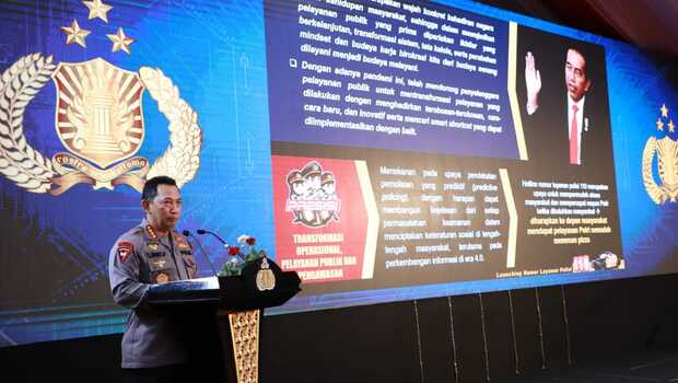 Kapolri Jenderal Listyo Sigit Prabowo meluncurkan layanan Hotline 110 di Mapolda Jawa Barat Kamis (20/5/2021).