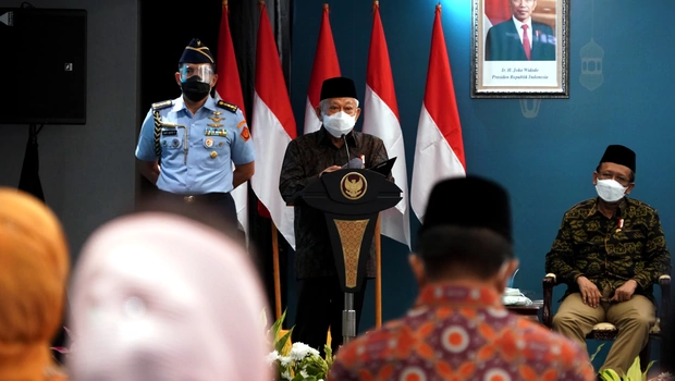 Wakil Presiden Ma’ruf Amin memberikan sambutan dalam acara silaturahmi Idulfitri 1442 H Masyarakat Ekonomi Syariah di Jakarta, Jumat, 4 Juni 2021.