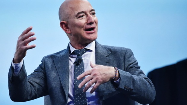 Bersama Adik Jeff Bezos Akan Pergi Ke Luar Angkasa